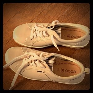 Ecco Leather Walking Shoes